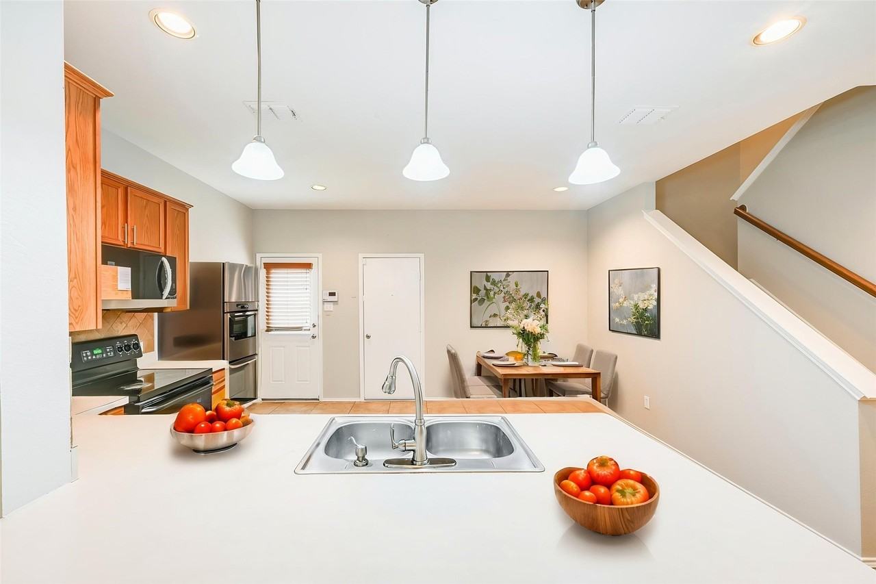 5435 Jacob Dr - Photo 4 of 17