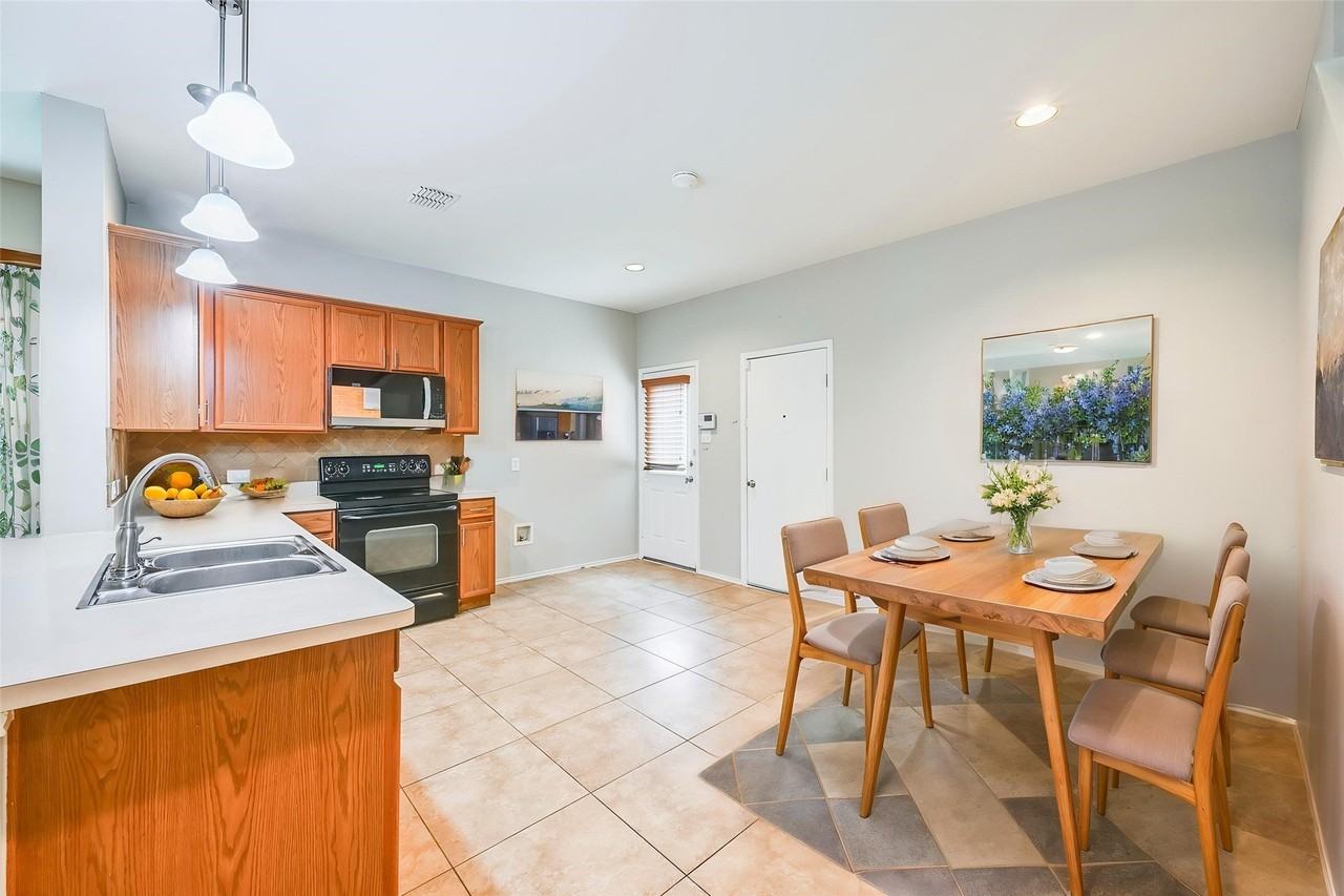 5435 Jacob Dr - Photo 5 of 17