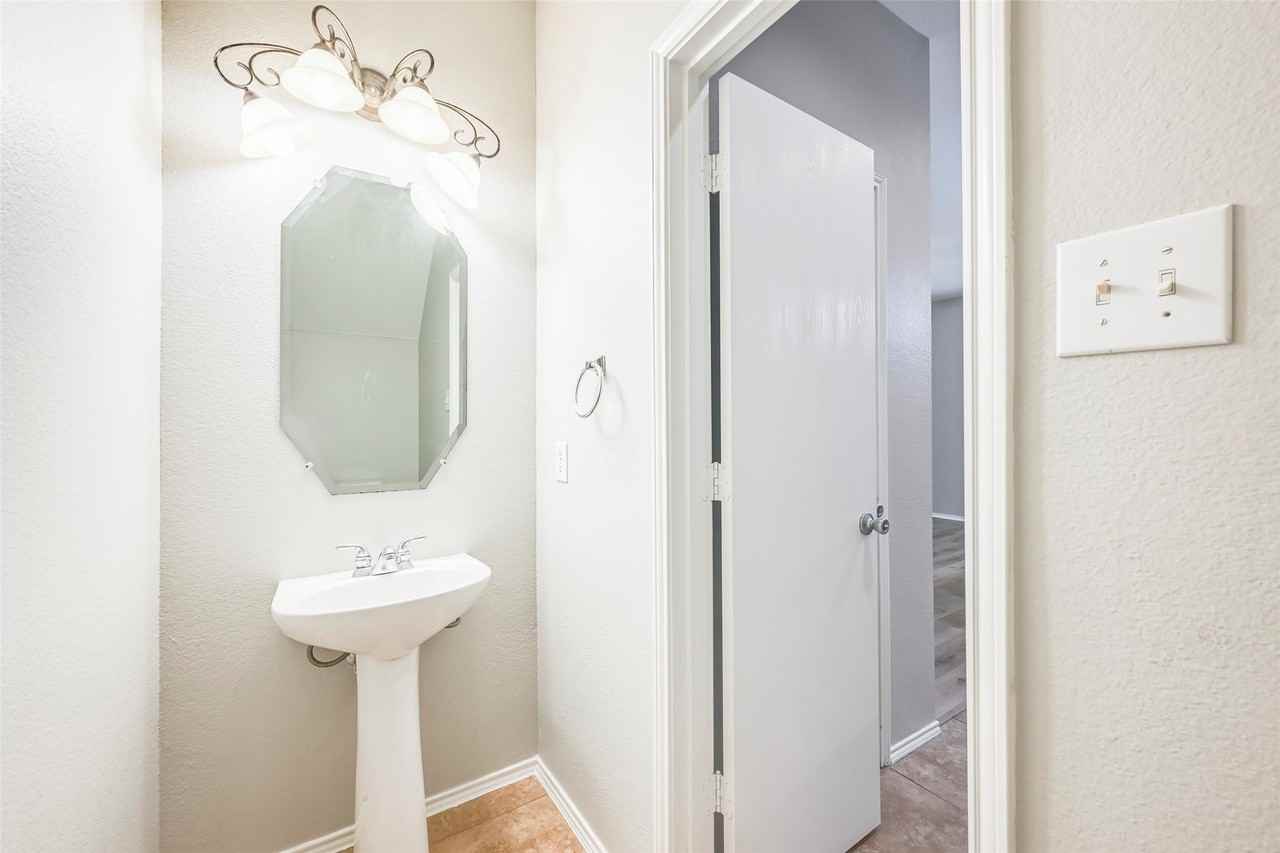 5435 Jacob Dr - Photo 7 of 17