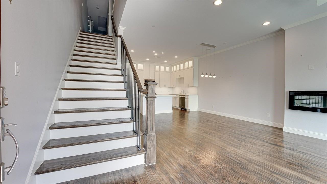 8447 Jacobs St - Photo 2 of 32