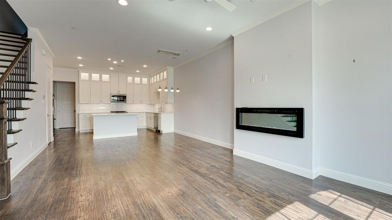 8447 Jacobs St - Photo 3 of 32