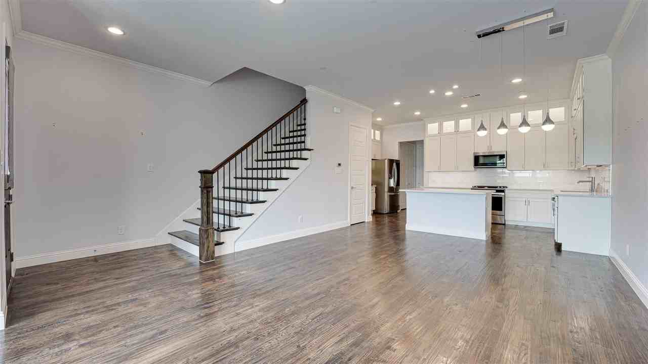 8447 Jacobs St - Photo 4 of 32