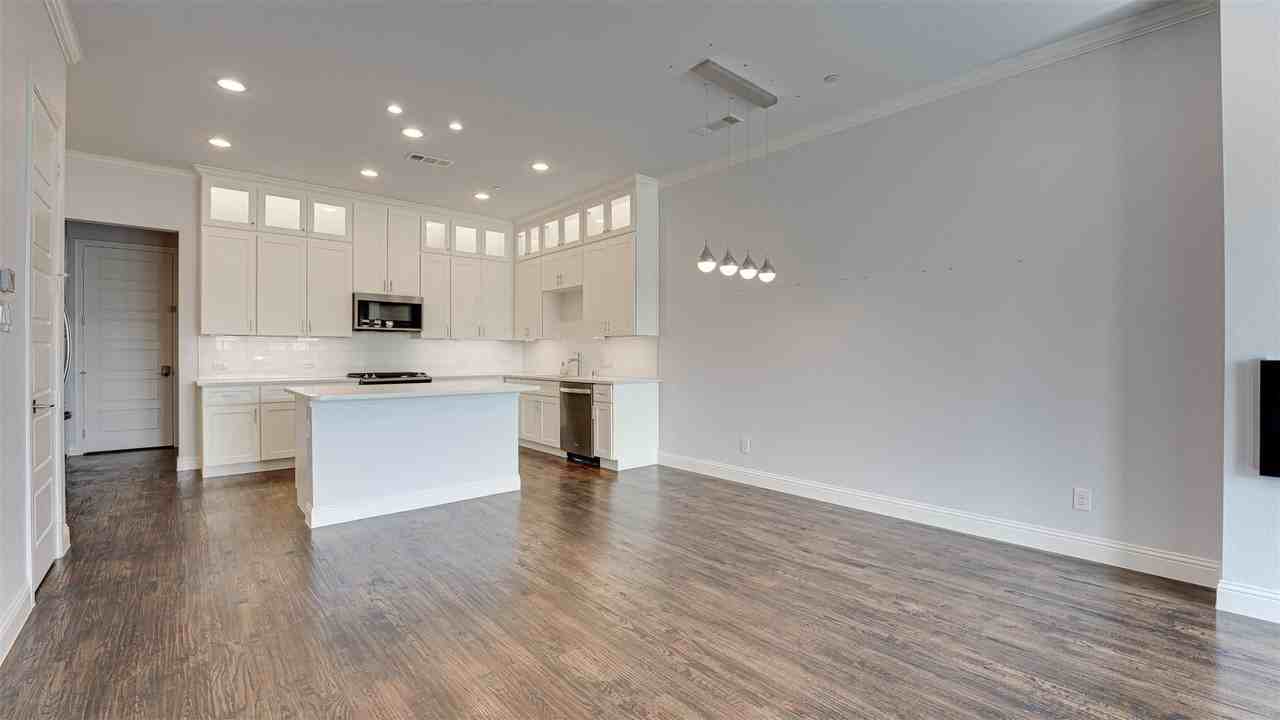 8447 Jacobs St - Photo 6 of 32
