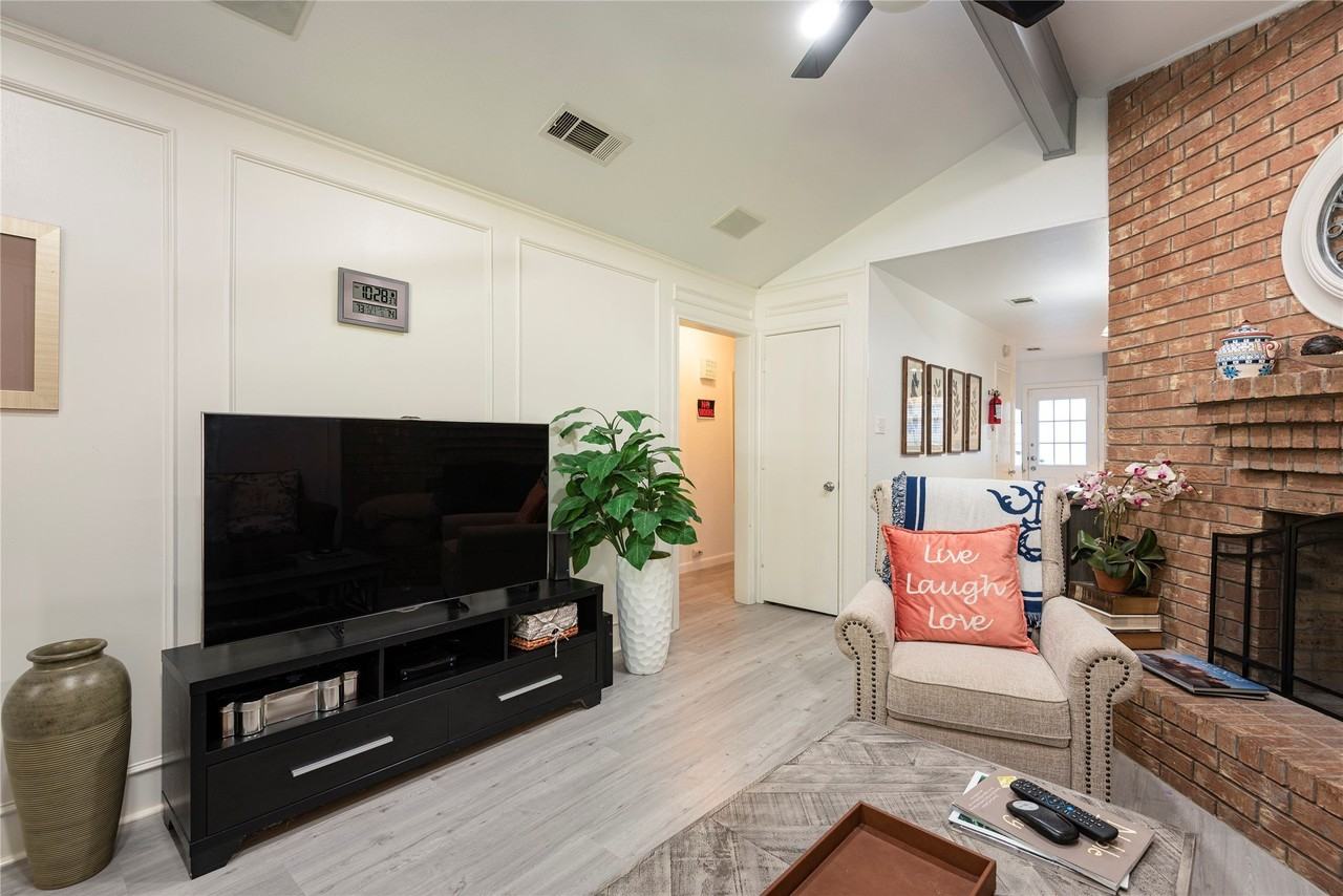 6910 Winding Creek Ct - Photo 6 of 25