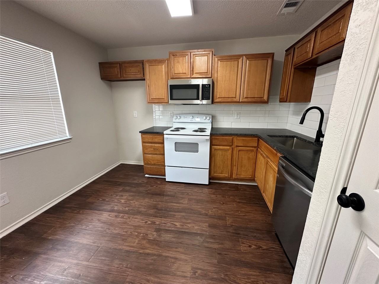 10410 Cymbal Dr - Photo 4 of 13