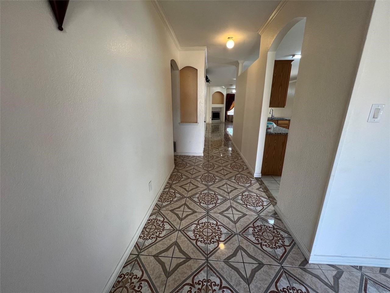 12928 Honey Locust Cir - Photo 2 of 14
