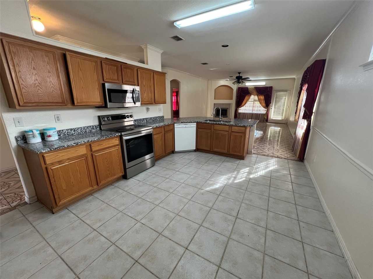 12928 Honey Locust Cir - Photo 4 of 14