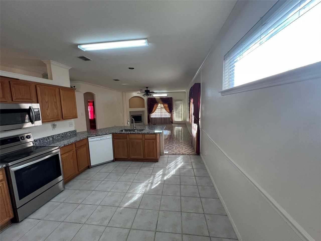 12928 Honey Locust Cir - Photo 7 of 14