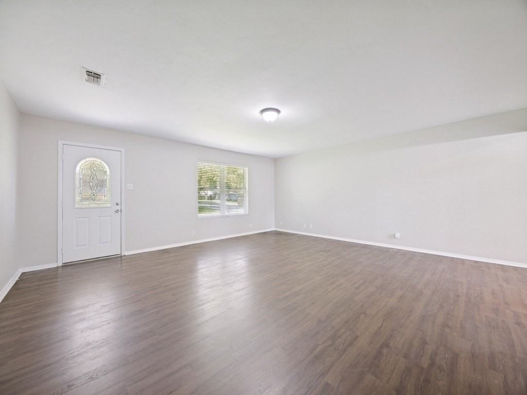 1225 W Hanna St - Photo 4 of 22