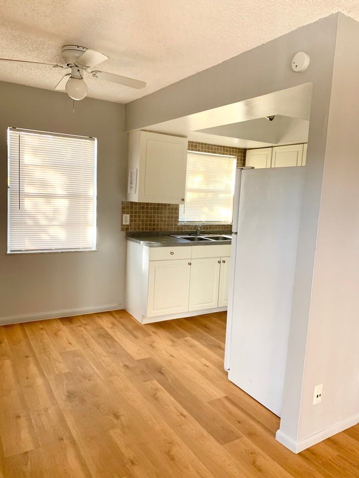 410 Palm Ave #B - Photo 3 of 9