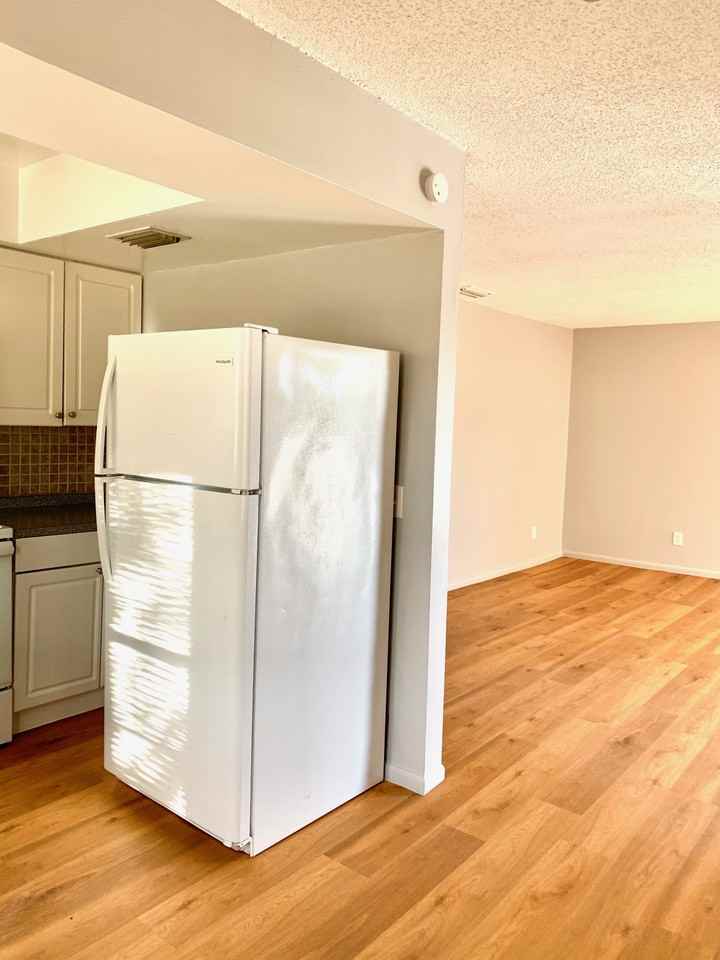 410 Palm Ave #B - Photo 4 of 9