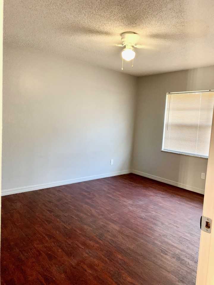 410 Palm Ave #B - Photo 5 of 9