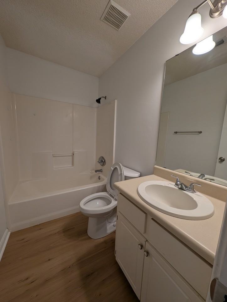 208 Broad St - Photo 3 of 7