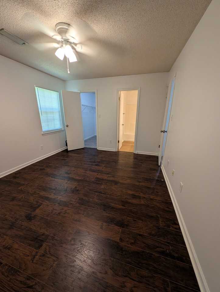 208 Broad St - Photo 4 of 7