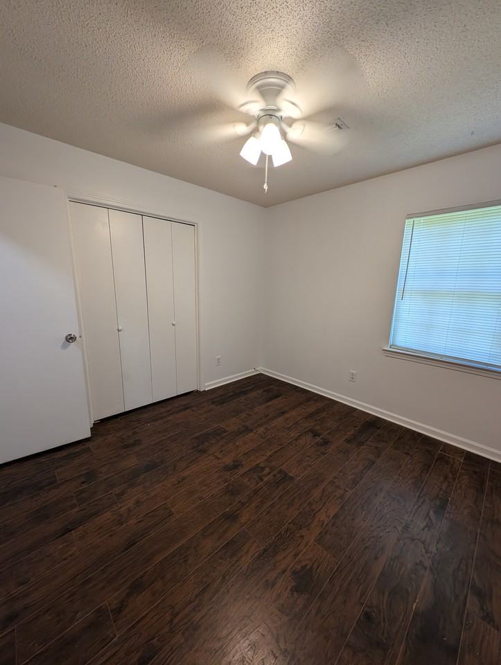 208 Broad St - Photo 5 of 7