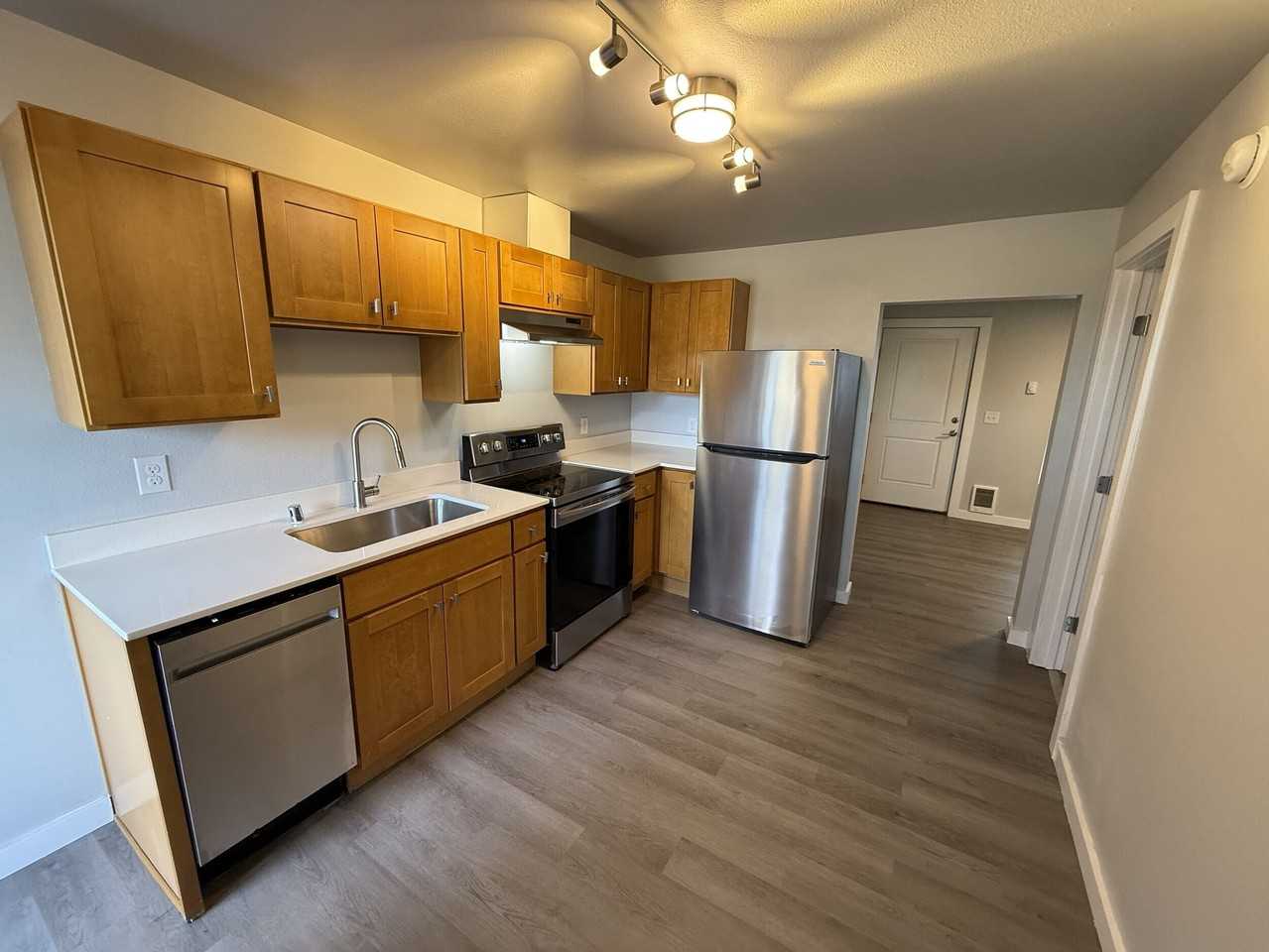 3130 Broadway #6 - Photo 6 of 22