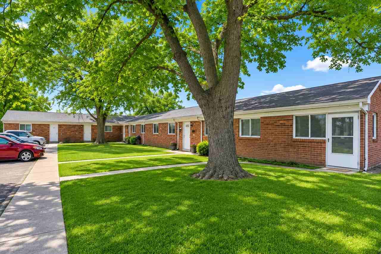 759 Howland Ave #B - Photo 3 of 14
