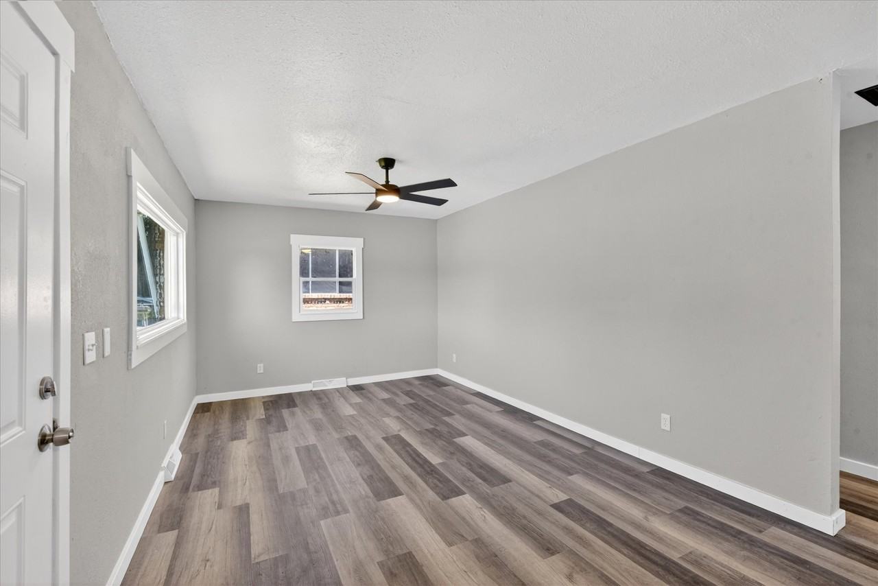 759 Howland Ave #B - Photo 5 of 14