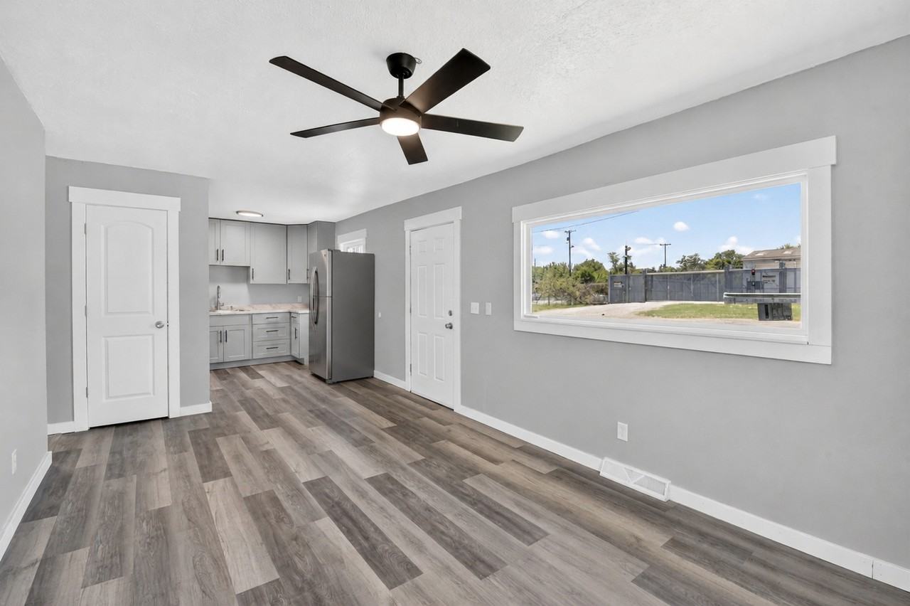 759 Howland Ave #B - Photo 6 of 14