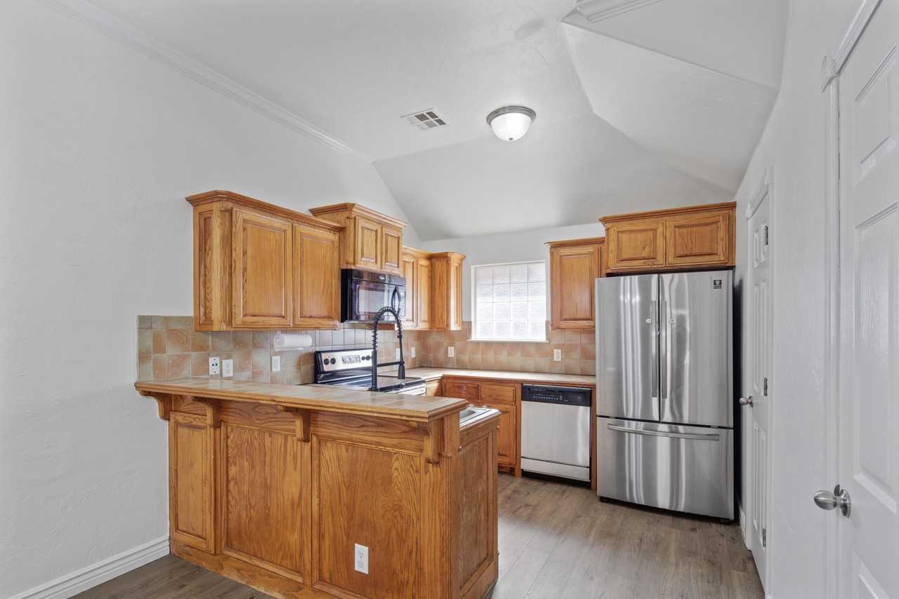 4900 Sunny Ct - Photo 3 of 10