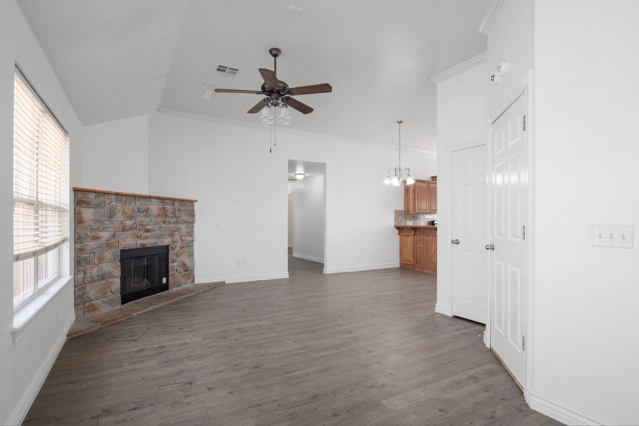 4900 Sunny Ct - Photo 5 of 10