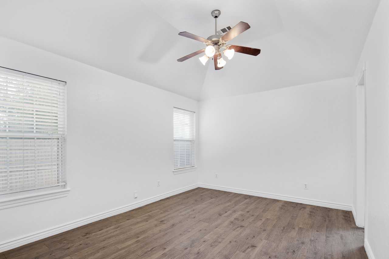 4900 Sunny Ct - Photo 7 of 10