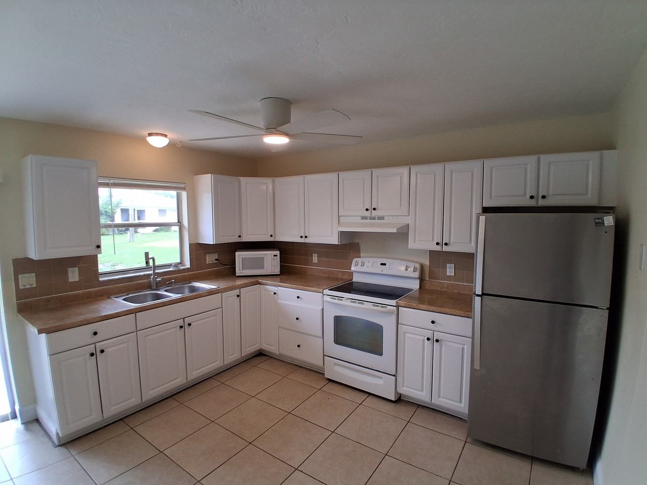 913 Se 14th Ter #915 - Photo 3 of 18