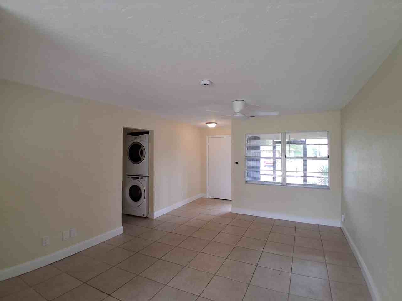 913 Se 14th Ter #915 - Photo 5 of 18