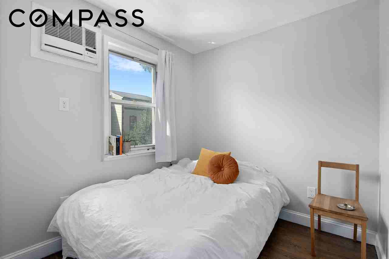 269 Ainslie St #2 - Photo 5 of 10
