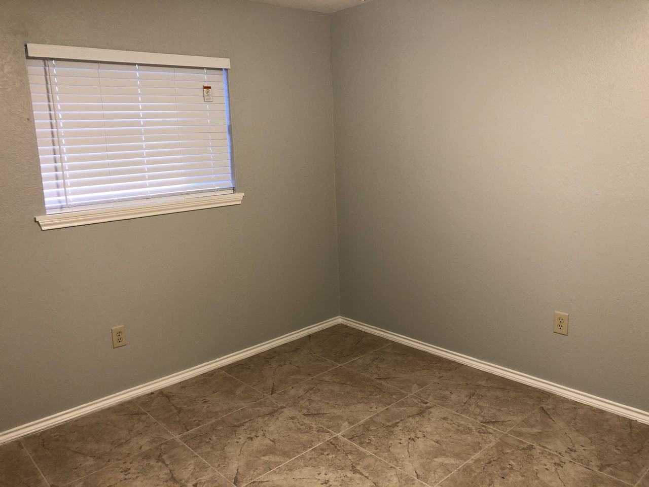 607 S Veterans Blvd #17 - Photo 7 of 8