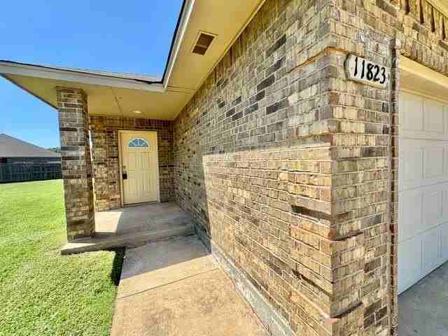 11823 Sw 14th St - Photo 3 of 26