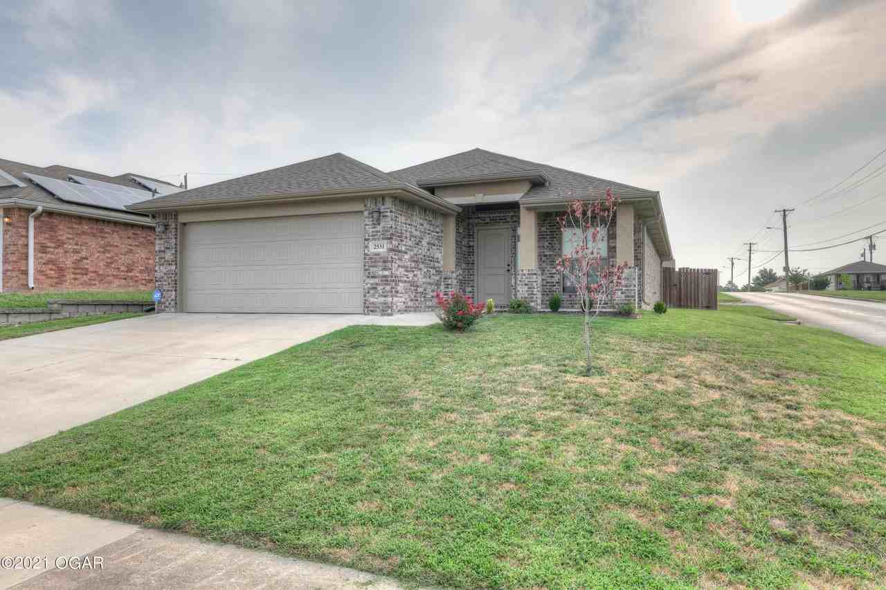 2531 Virginia Ave - Photo 2 of 21