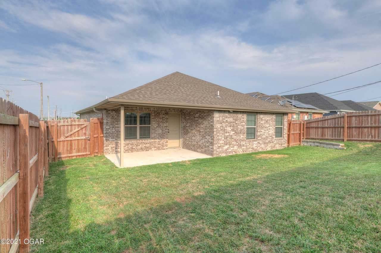 2531 Virginia Ave - Photo 3 of 21