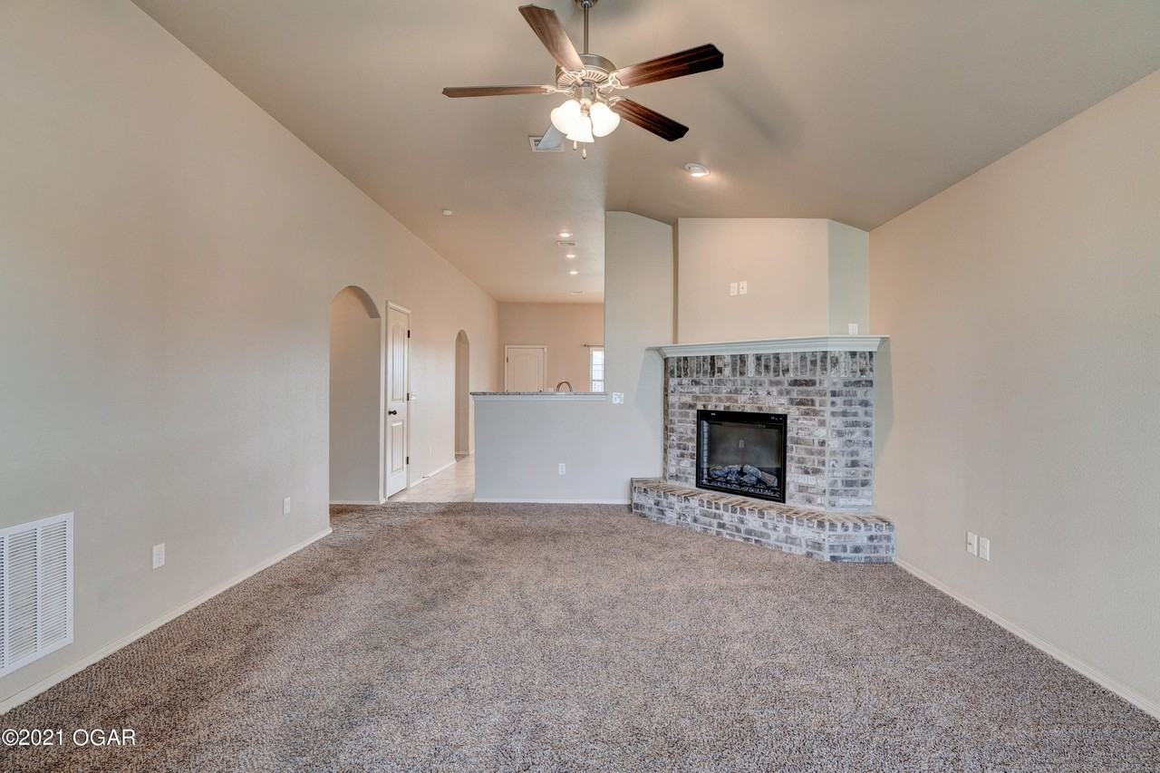 2531 Virginia Ave - Photo 4 of 21