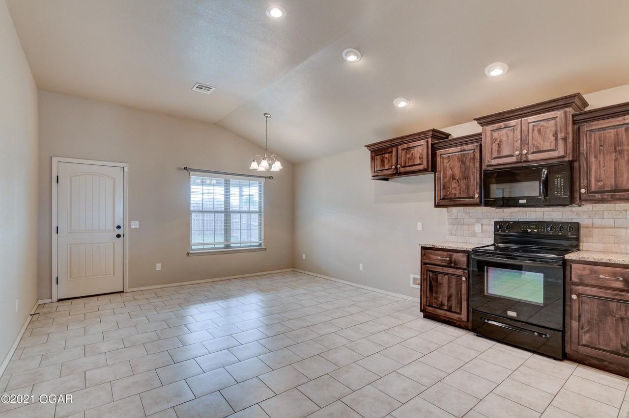 2531 Virginia Ave - Photo 7 of 21