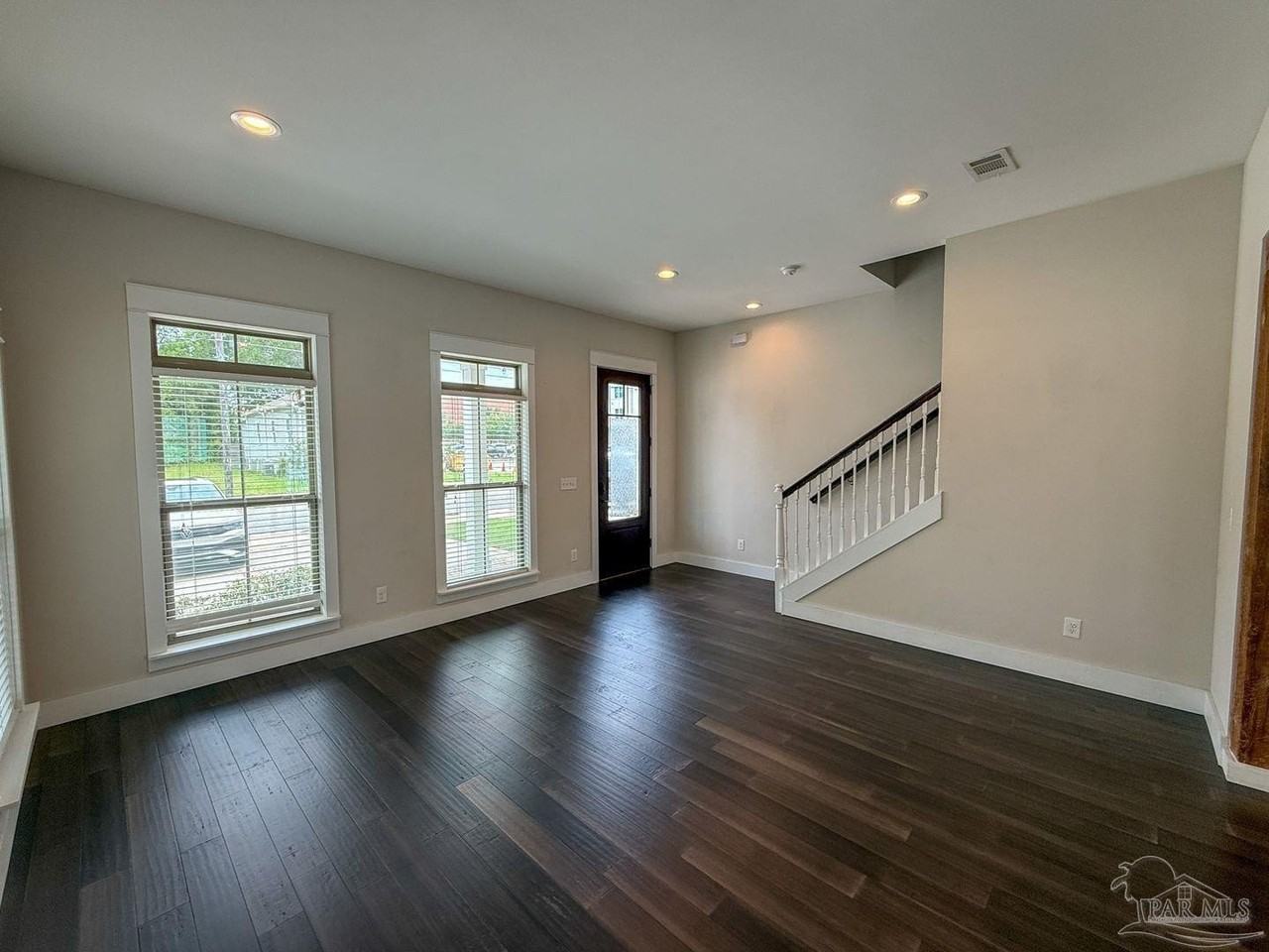 517 W Wright St - Photo 3 of 33