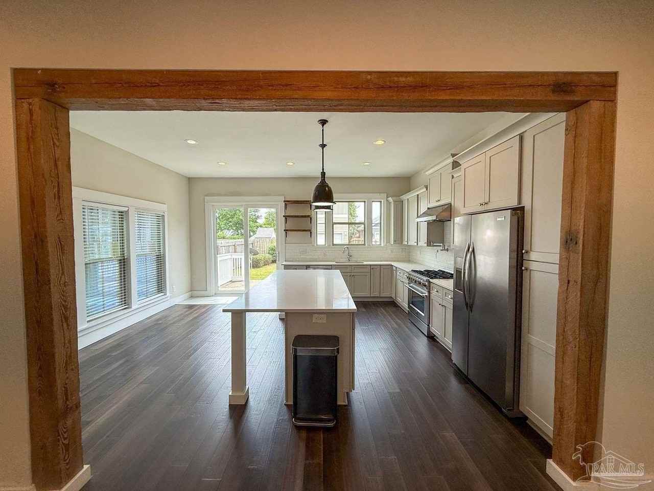 517 W Wright St - Photo 6 of 33