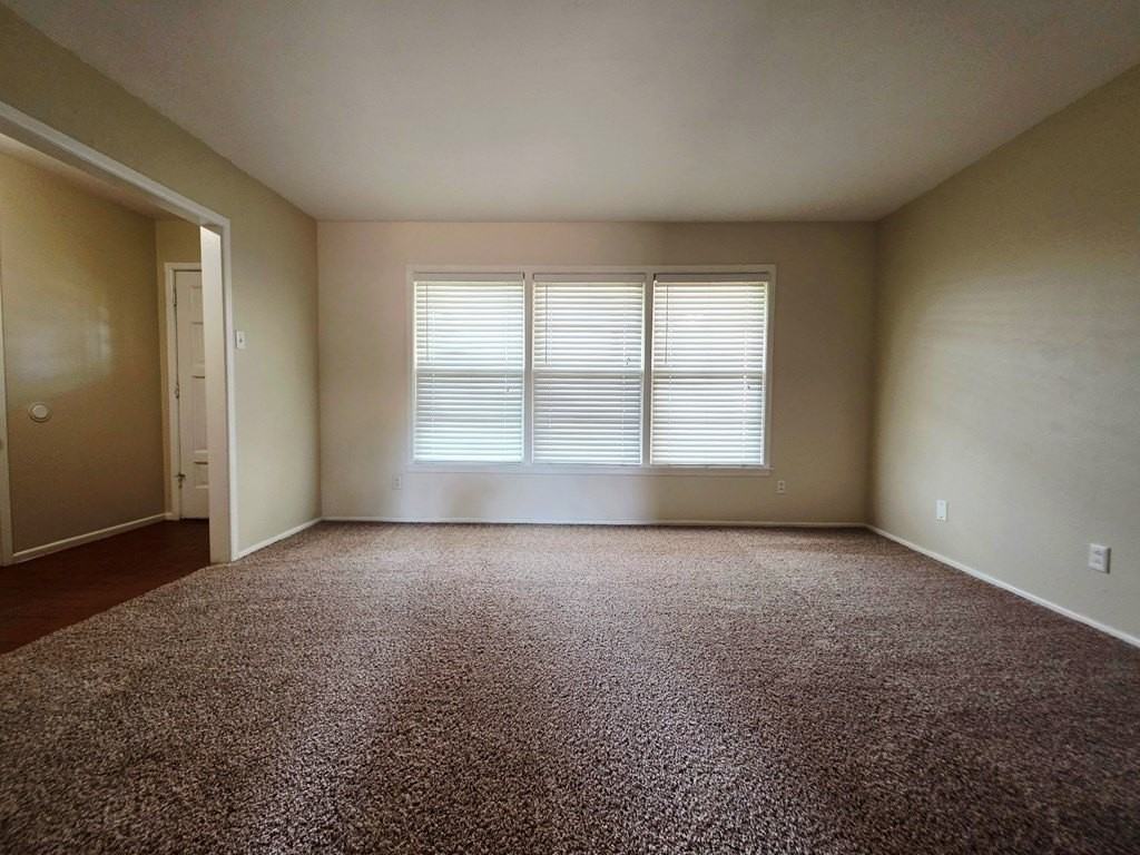 3302 Fannin Ave - Photo 2 of 12