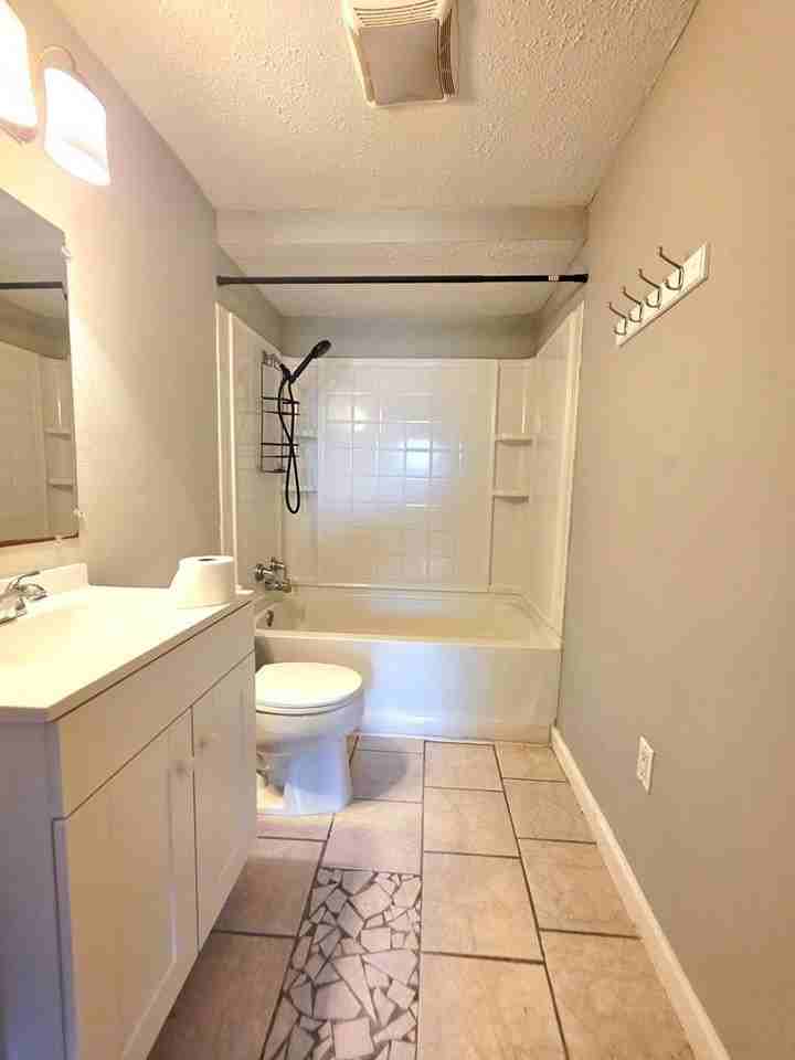 4506 Storey Ave - Photo 6 of 9