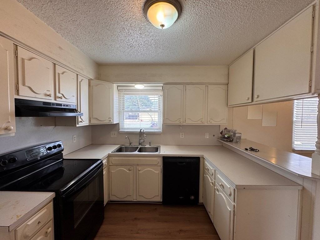 4425 Humble Ave - Photo 4 of 21