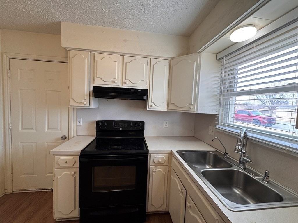 4425 Humble Ave - Photo 5 of 21