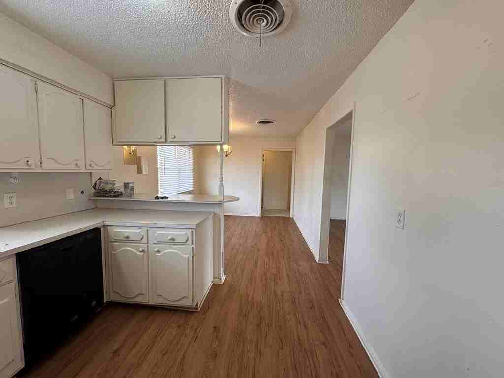 4425 Humble Ave - Photo 6 of 21