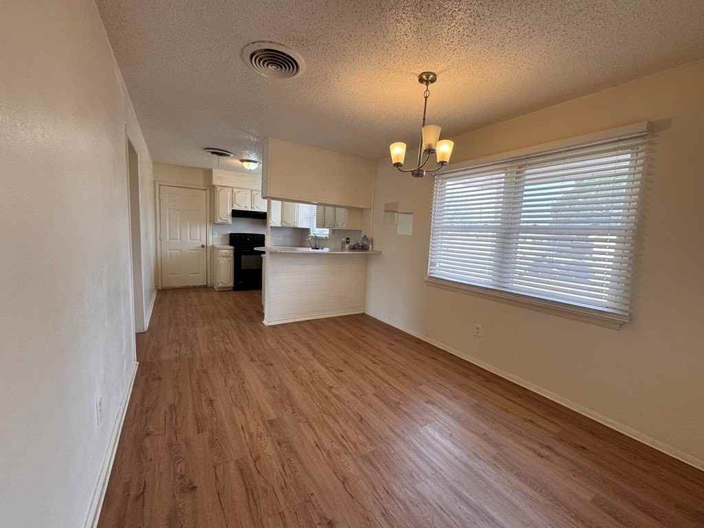 4425 Humble Ave - Photo 7 of 21