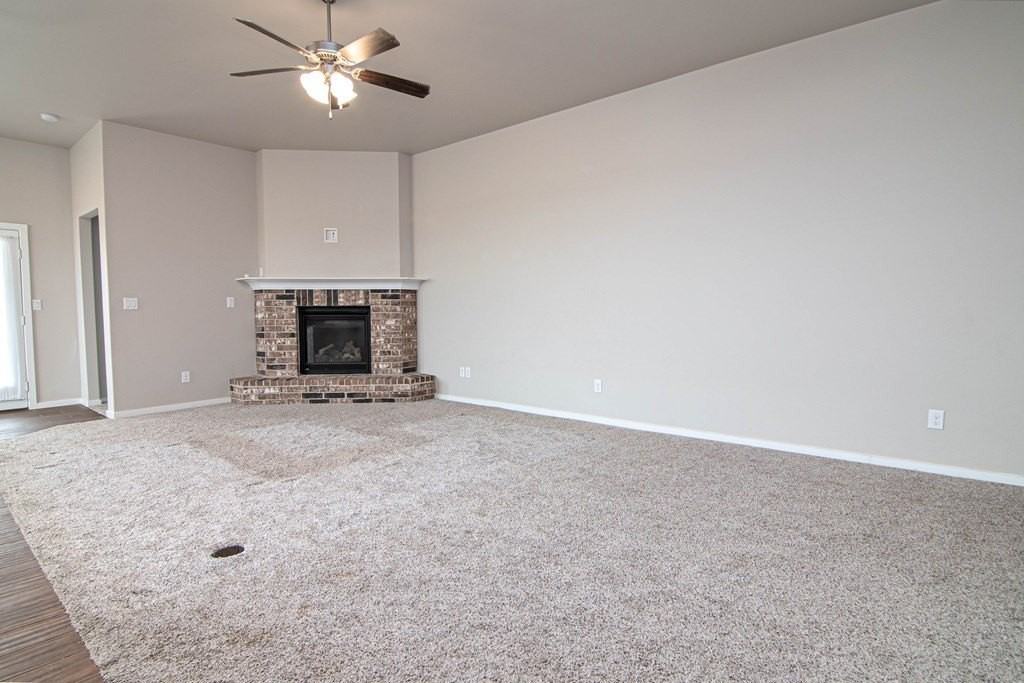 6914 Outlaw Ct - Photo 5 of 26