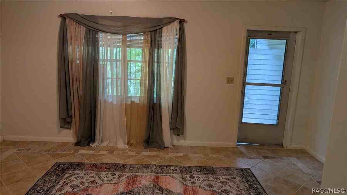812 Nw 6th St - Photo 4 of 13