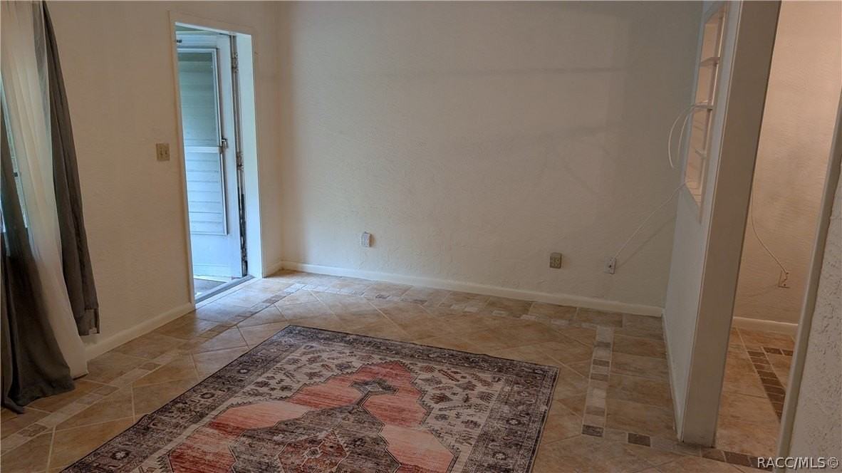 812 Nw 6th St - Photo 5 of 13
