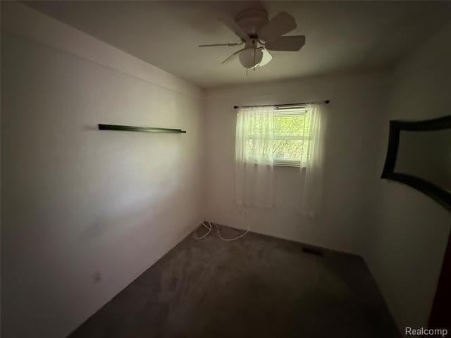 5925 Berwyn St - Photo 7 of 19