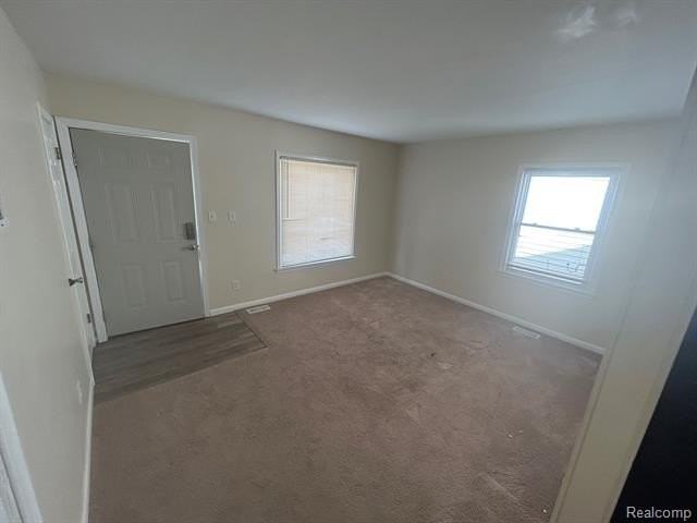 21076 Atlantic Ave - Photo 3 of 12