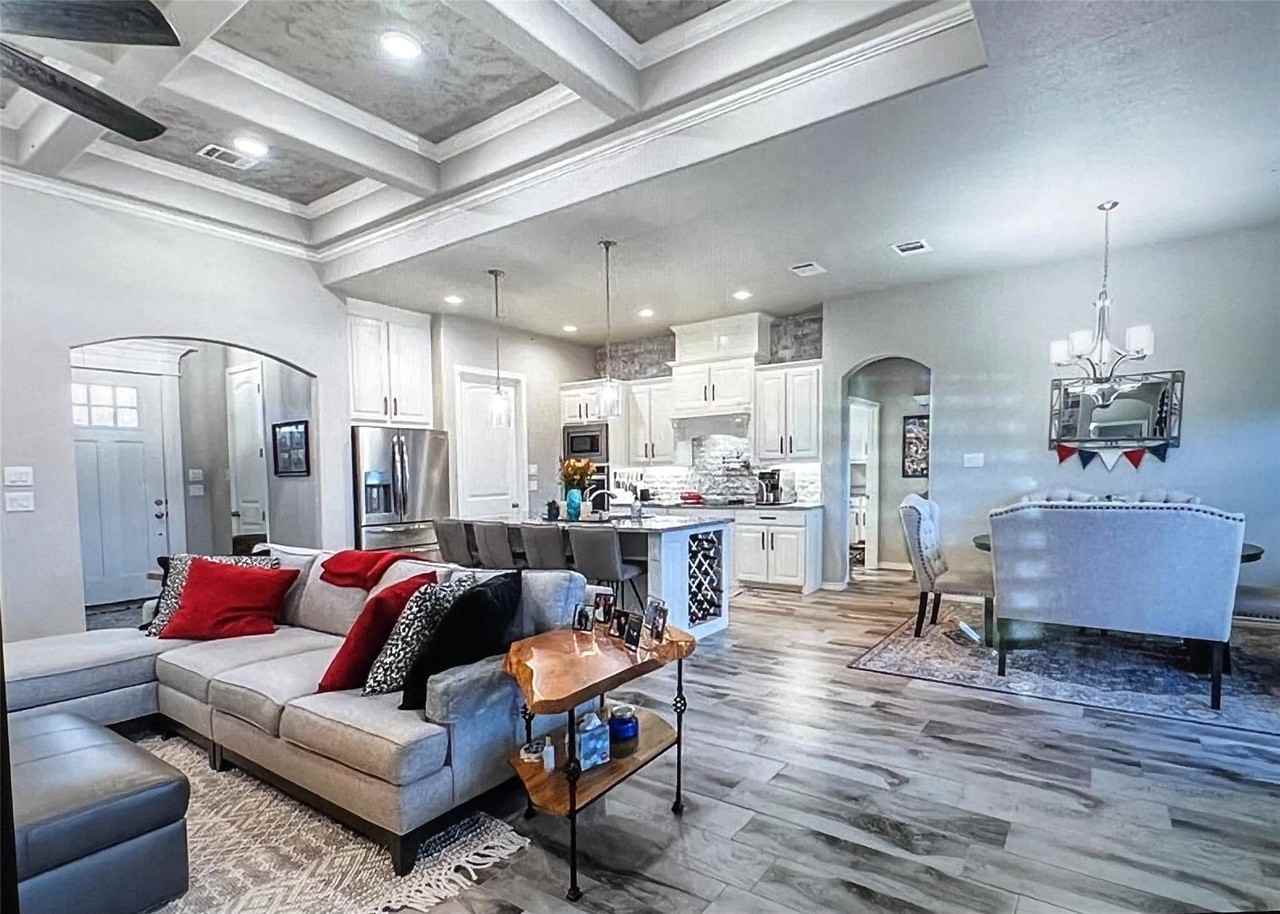 6611 Pinehurst Dr - Photo 2 of 9