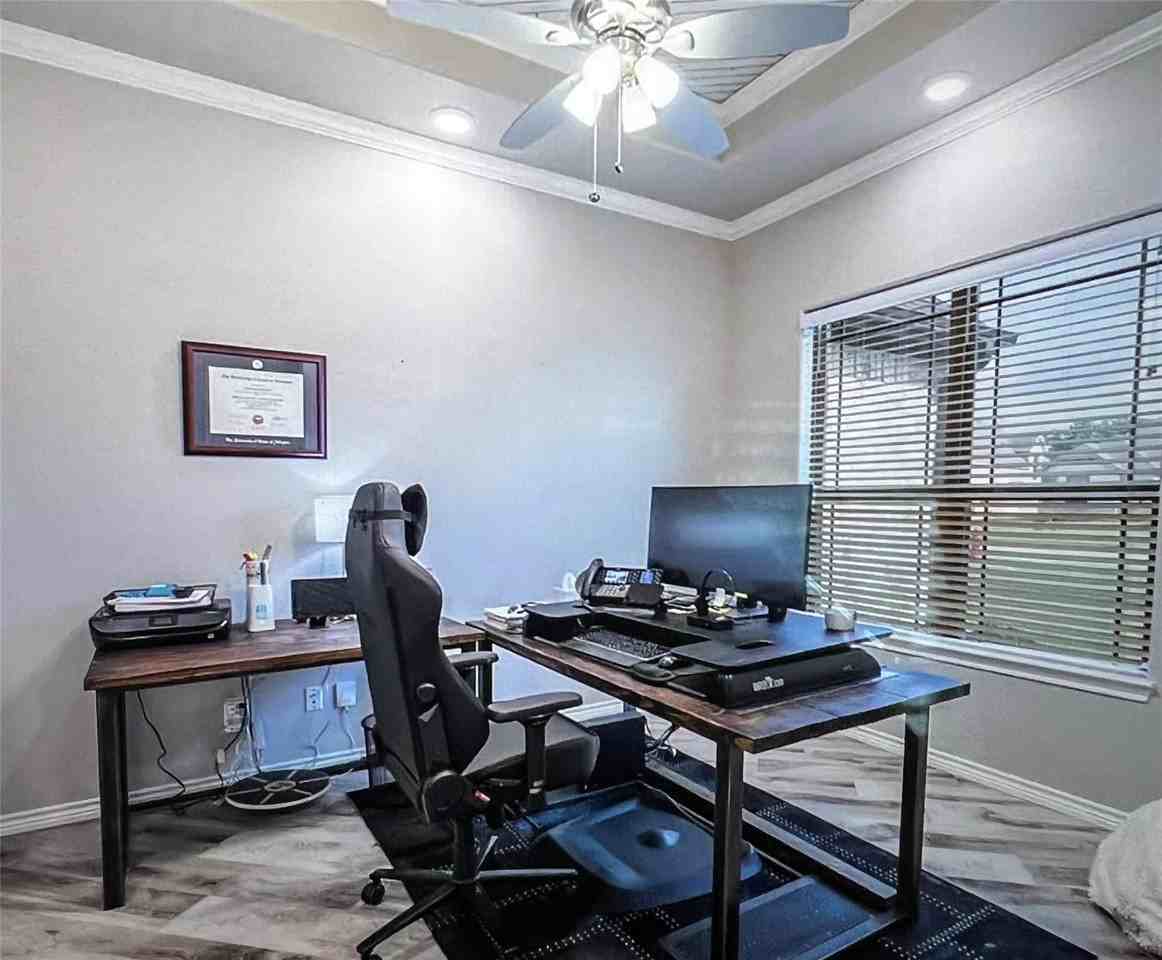 6611 Pinehurst Dr - Photo 4 of 9